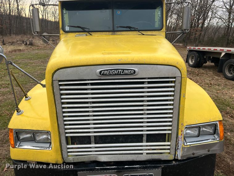 image for item JU9693 1998 Freightliner FLD  semi truck