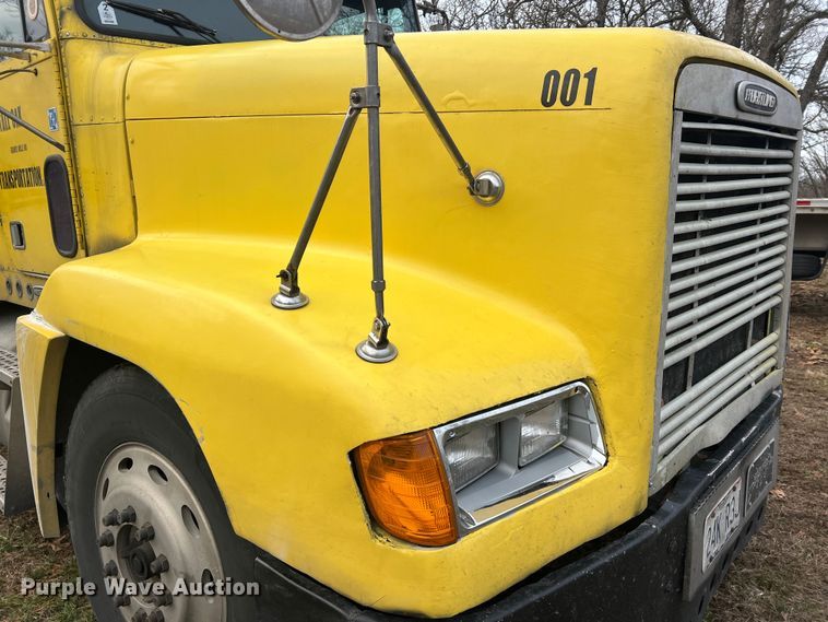 image for item JU9693 1998 Freightliner FLD  semi truck