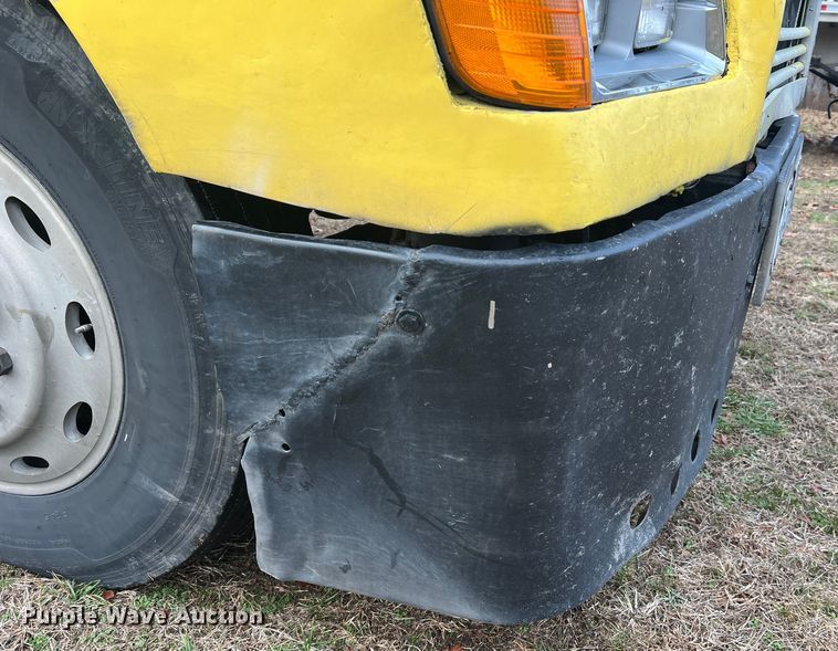 image for item JU9693 1998 Freightliner FLD  semi truck