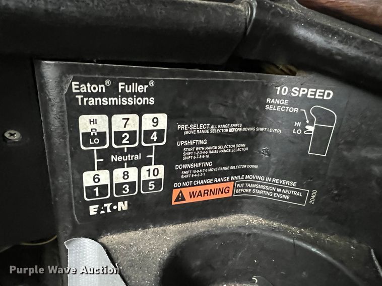 image for item JU9693 1998 Freightliner FLD  semi truck