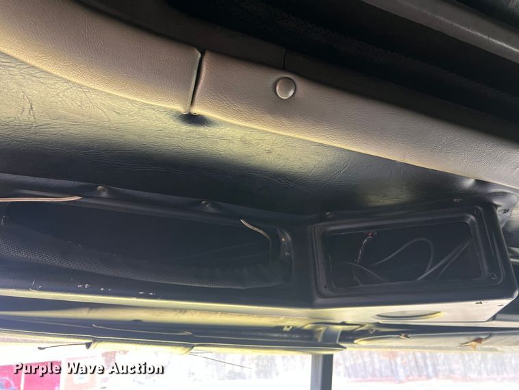 image for item JU9693 1998 Freightliner FLD  semi truck