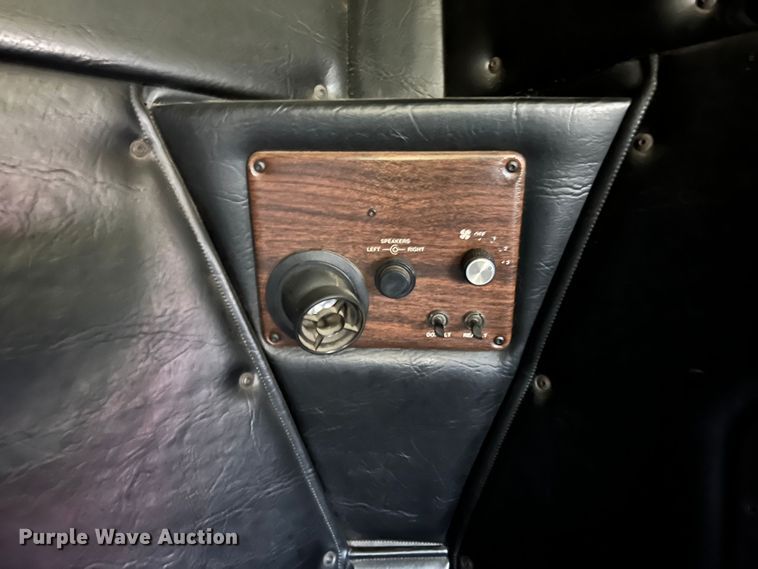 image for item JU9693 1998 Freightliner FLD  semi truck