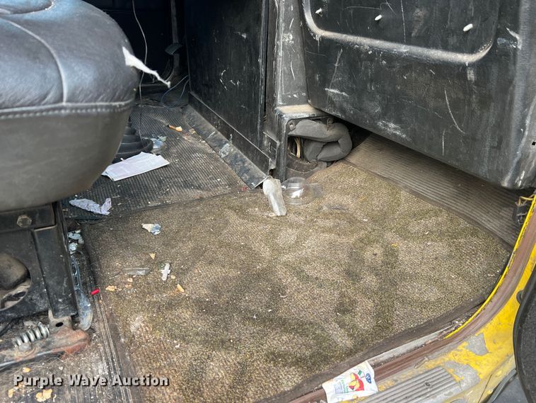 image for item JU9693 1998 Freightliner FLD  semi truck