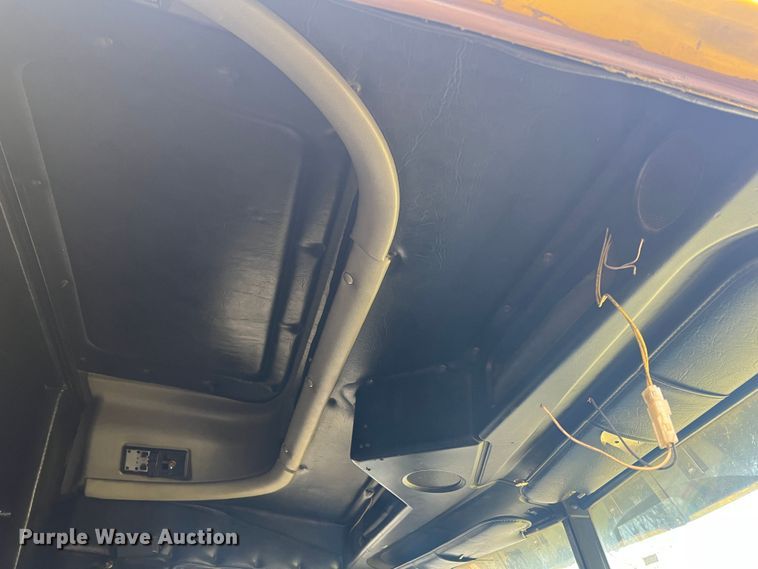 image for item JU9693 1998 Freightliner FLD  semi truck