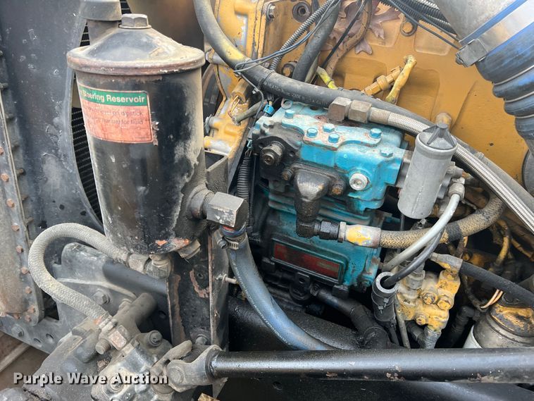 image for item JU9693 1998 Freightliner FLD  semi truck