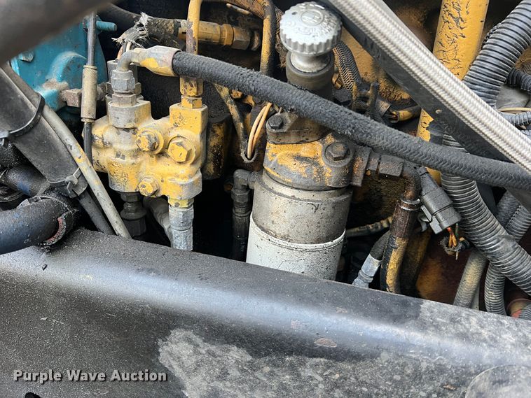 image for item JU9693 1998 Freightliner FLD  semi truck