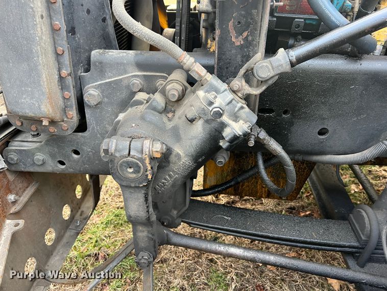 image for item JU9693 1998 Freightliner FLD  semi truck