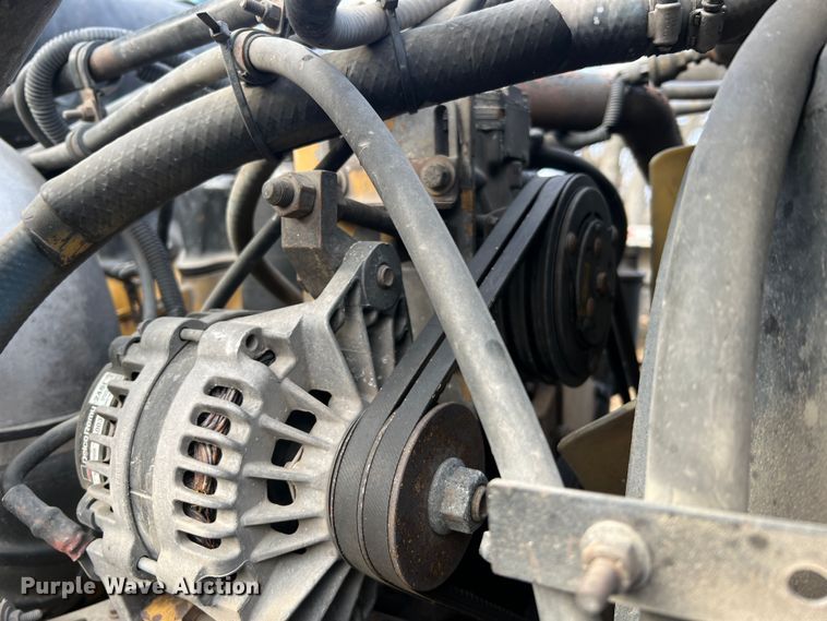 image for item JU9693 1998 Freightliner FLD  semi truck