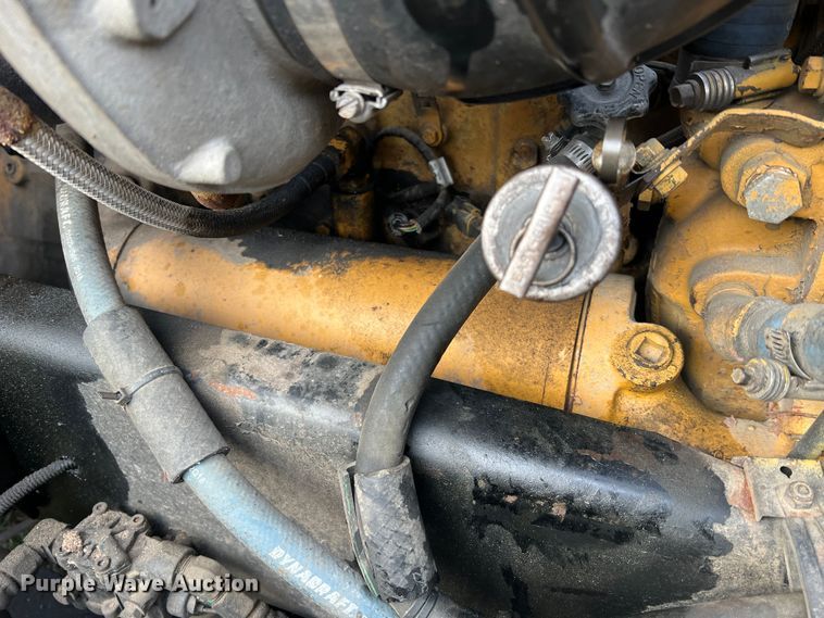 image for item JU9693 1998 Freightliner FLD  semi truck