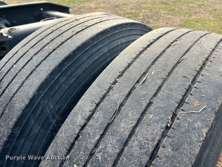 image for item JU9693 1998 Freightliner FLD  semi truck