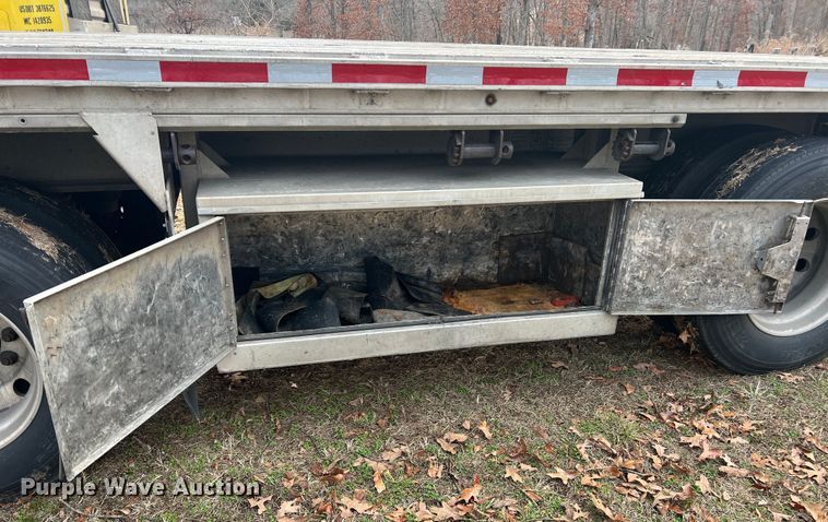 image for item JU9694 2003 Ravens 1748H95  flatbed trailer