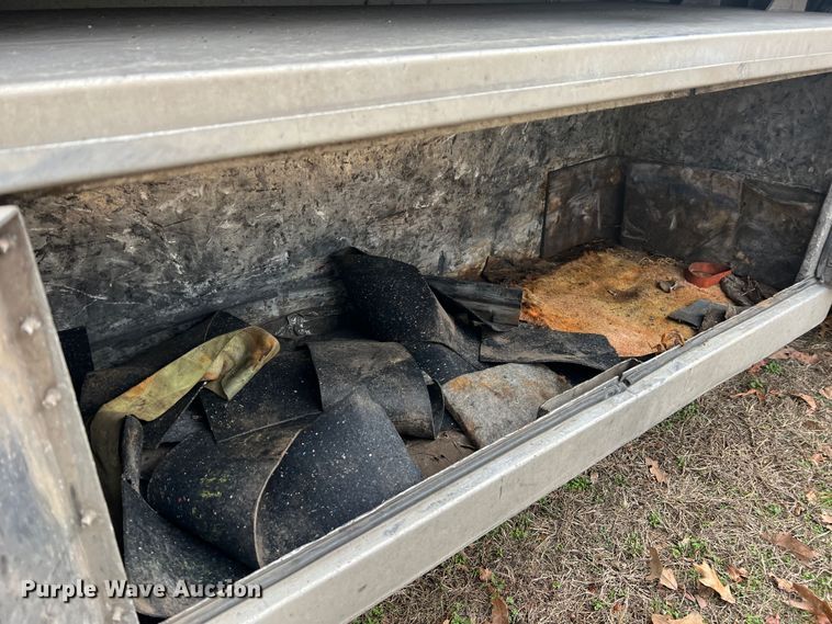 image for item JU9694 2003 Ravens 1748H95  flatbed trailer