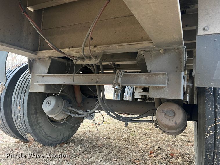 image for item JU9694 2003 Ravens 1748H95  flatbed trailer