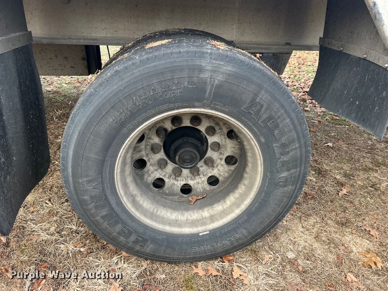 image for item JU9694 2003 Ravens 1748H95  flatbed trailer