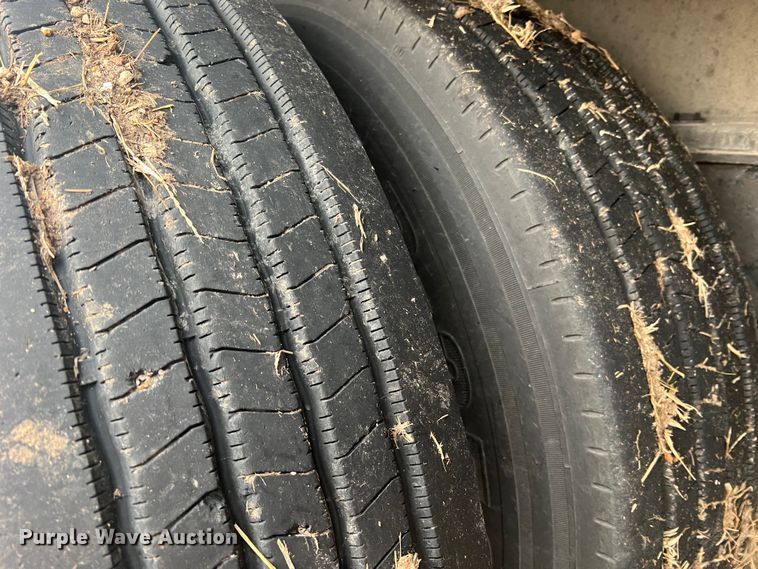 image for item JU9694 2003 Ravens 1748H95  flatbed trailer