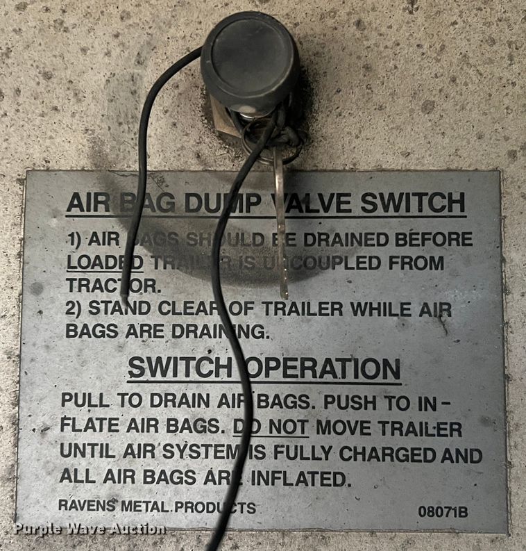 image for item JU9694 2003 Ravens 1748H95  flatbed trailer