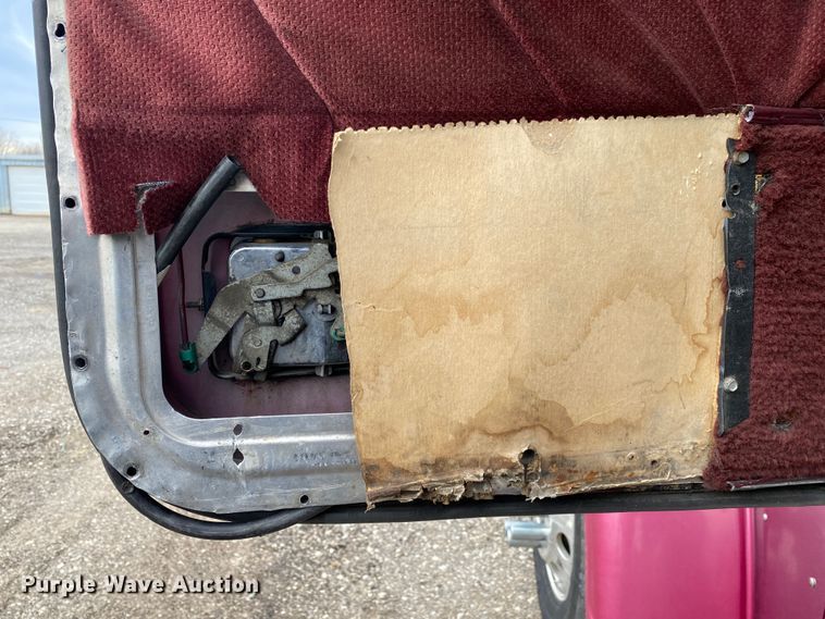 image for item JW9216 2000 Freightliner FLD  semi truck