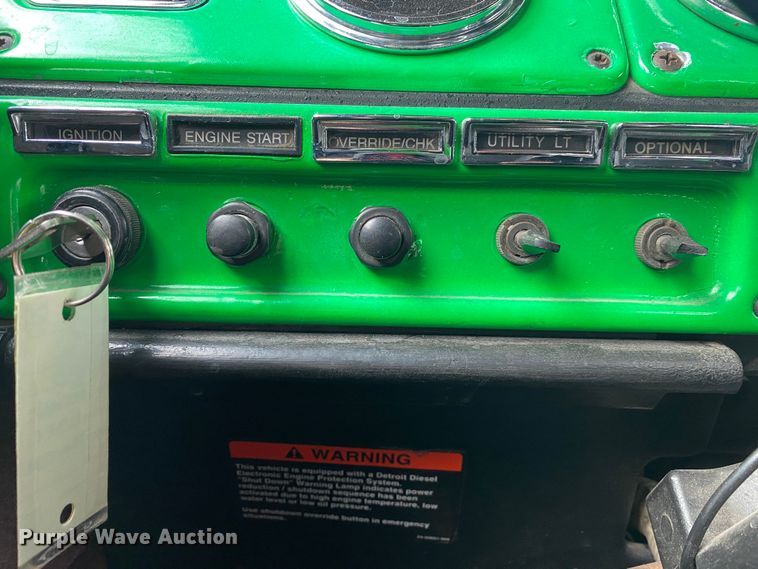 image for item JW9216 2000 Freightliner FLD  semi truck