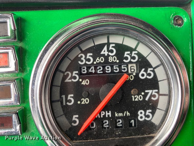 image for item JW9216 2000 Freightliner FLD  semi truck