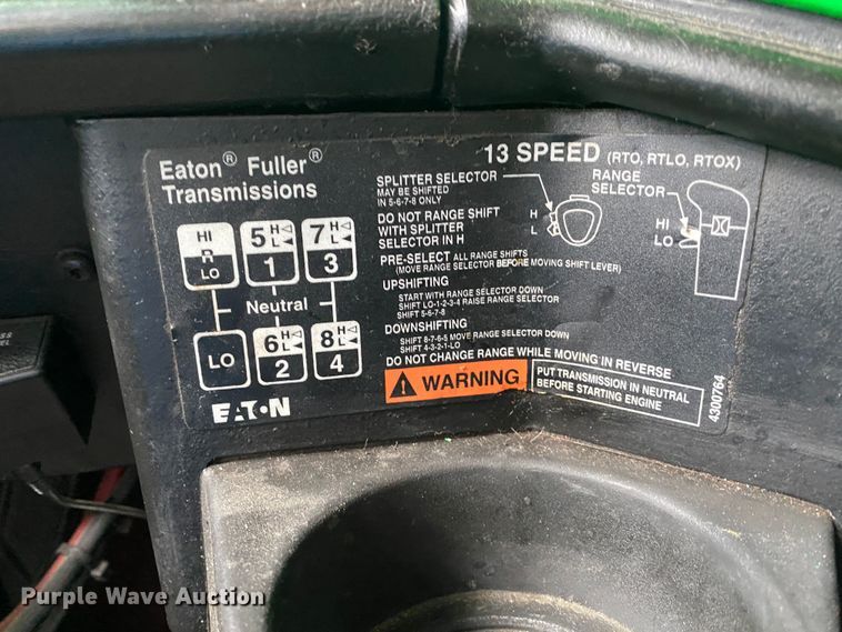 image for item JW9216 2000 Freightliner FLD  semi truck