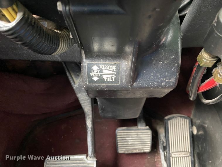 image for item JW9216 2000 Freightliner FLD  semi truck