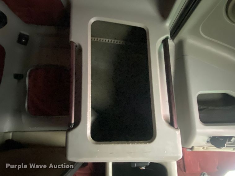 image for item JW9216 2000 Freightliner FLD  semi truck