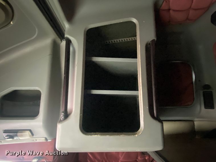 image for item JW9216 2000 Freightliner FLD  semi truck