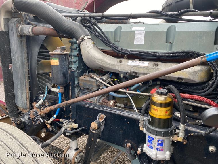 image for item JW9216 2000 Freightliner FLD  semi truck