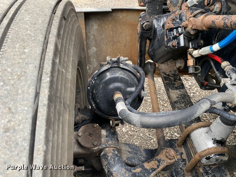 image for item JW9216 2000 Freightliner FLD  semi truck