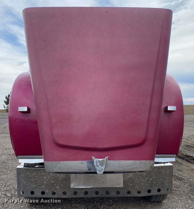 image for item JW9216 2000 Freightliner FLD  semi truck