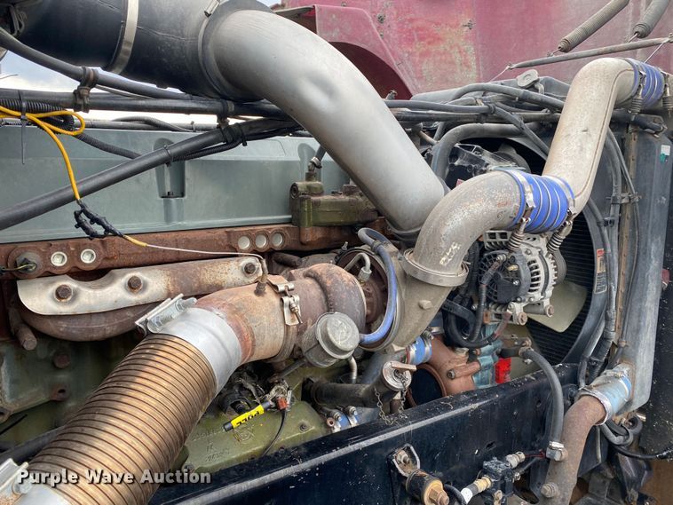 image for item JW9216 2000 Freightliner FLD  semi truck