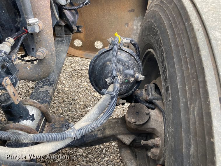 image for item JW9216 2000 Freightliner FLD  semi truck