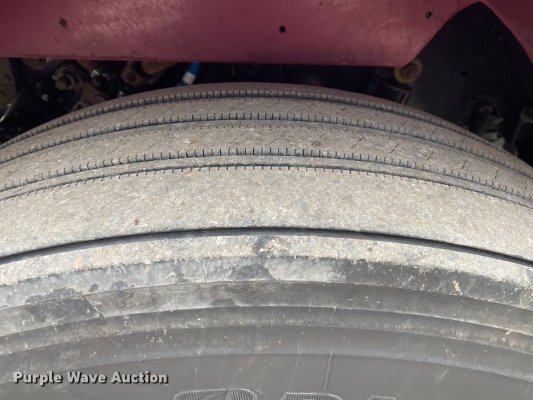 image for item JW9216 2000 Freightliner FLD  semi truck