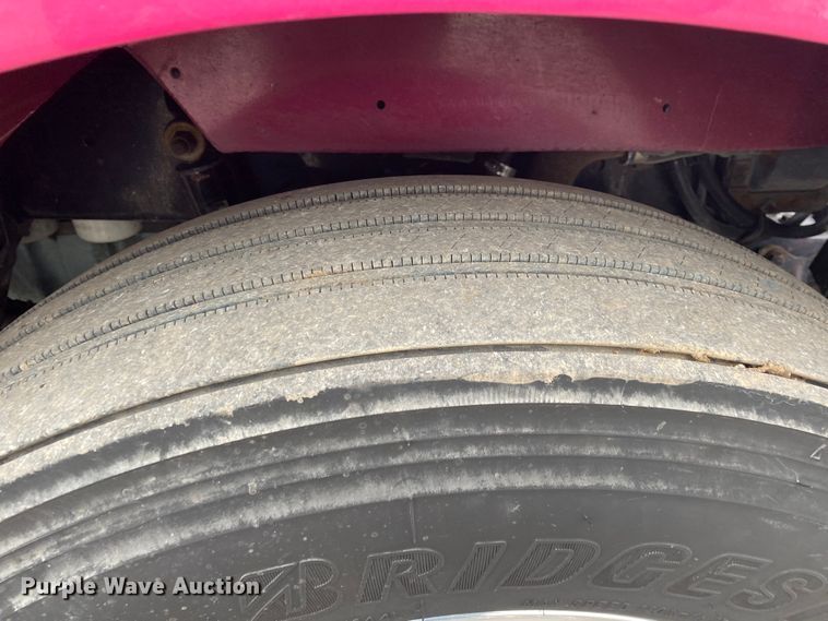 image for item JW9216 2000 Freightliner FLD  semi truck