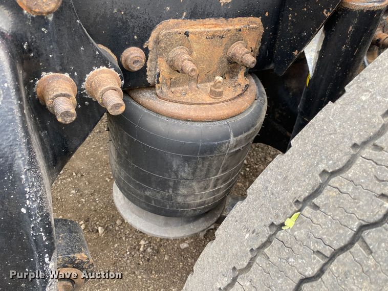 image for item JW9216 2000 Freightliner FLD  semi truck