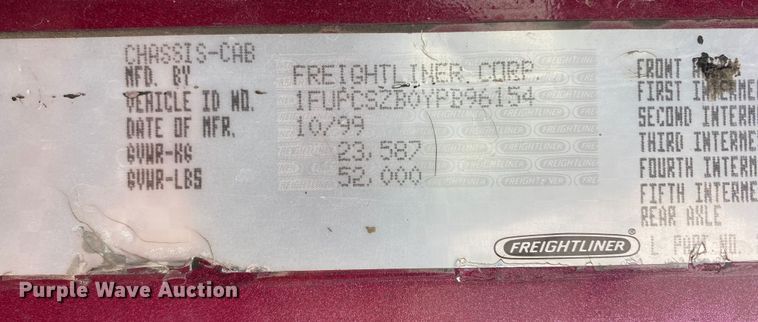 image for item JW9216 2000 Freightliner FLD  semi truck