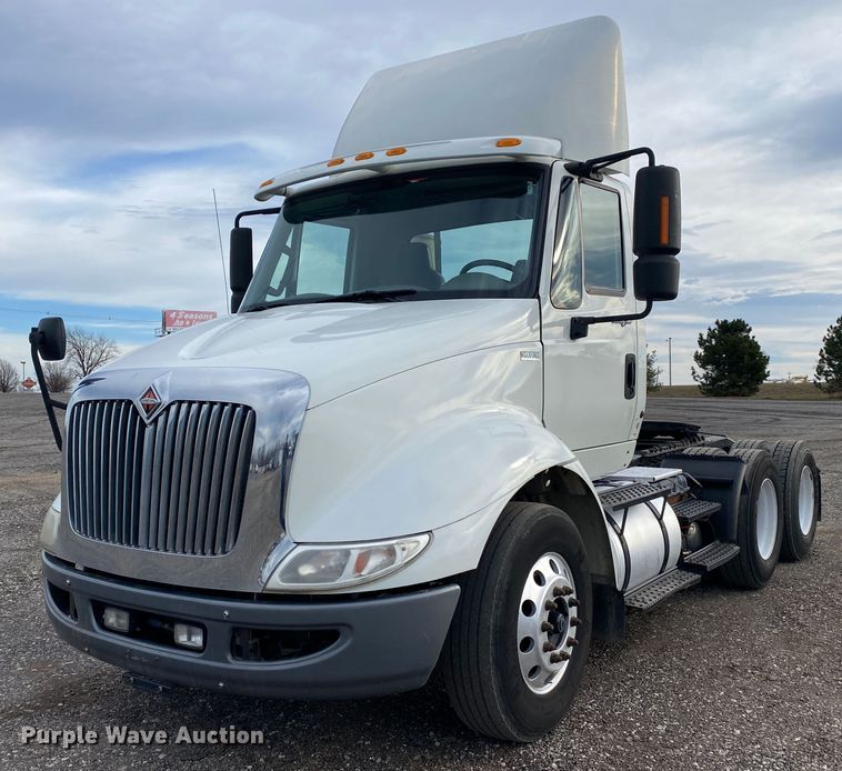 image for item JW9222 2013 International 8600  semi truck