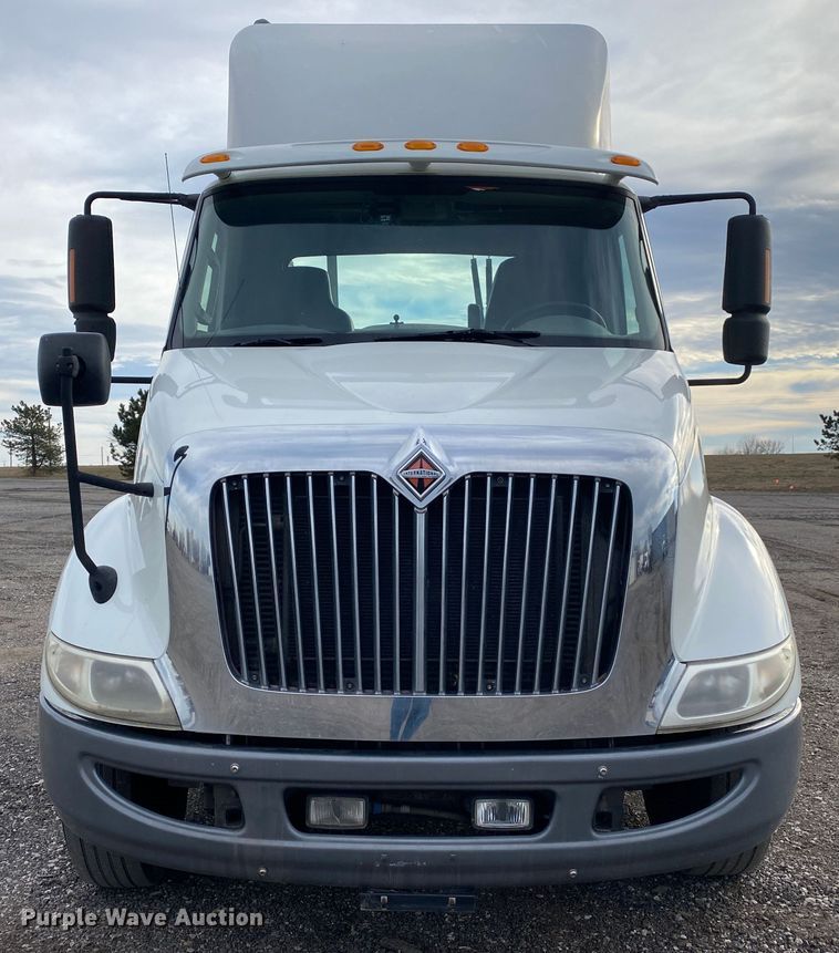 image for item JW9222 2013 International 8600  semi truck