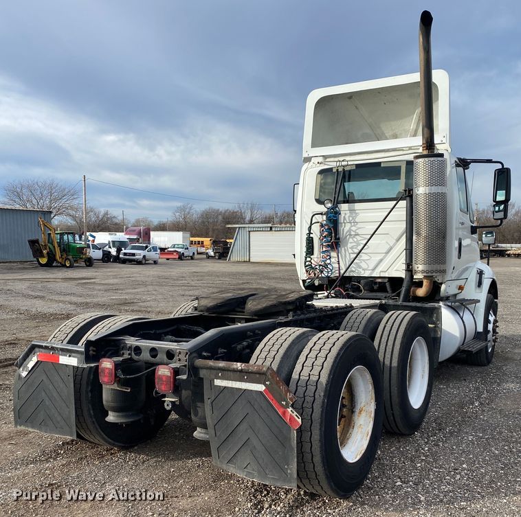 image for item JW9222 2013 International 8600  semi truck