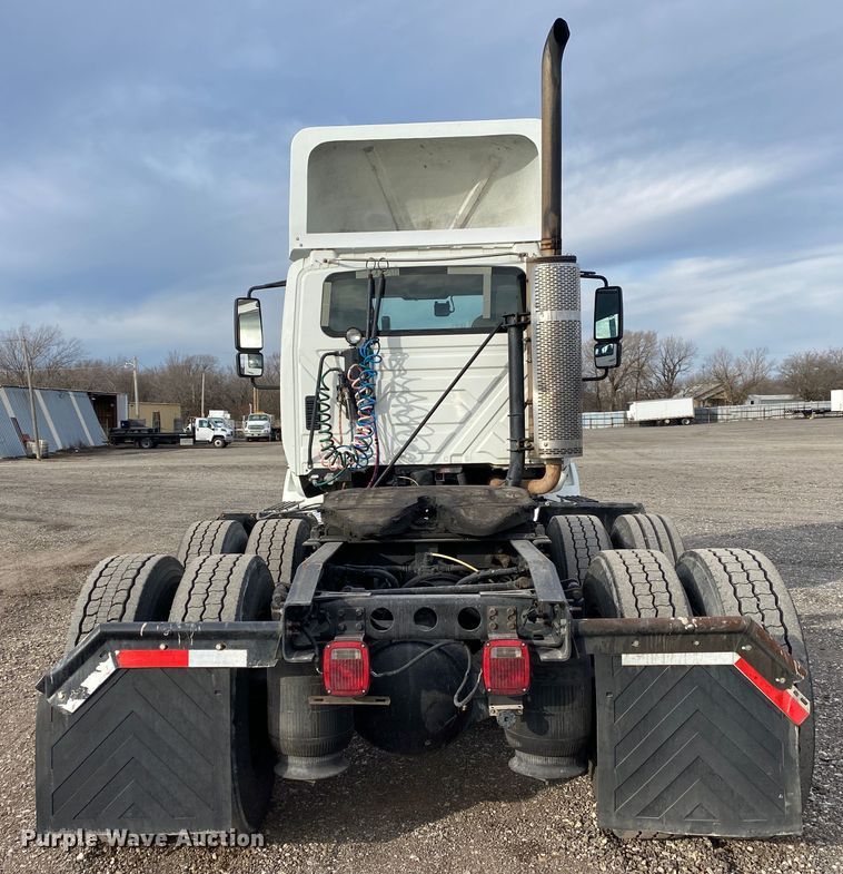 image for item JW9222 2013 International 8600  semi truck