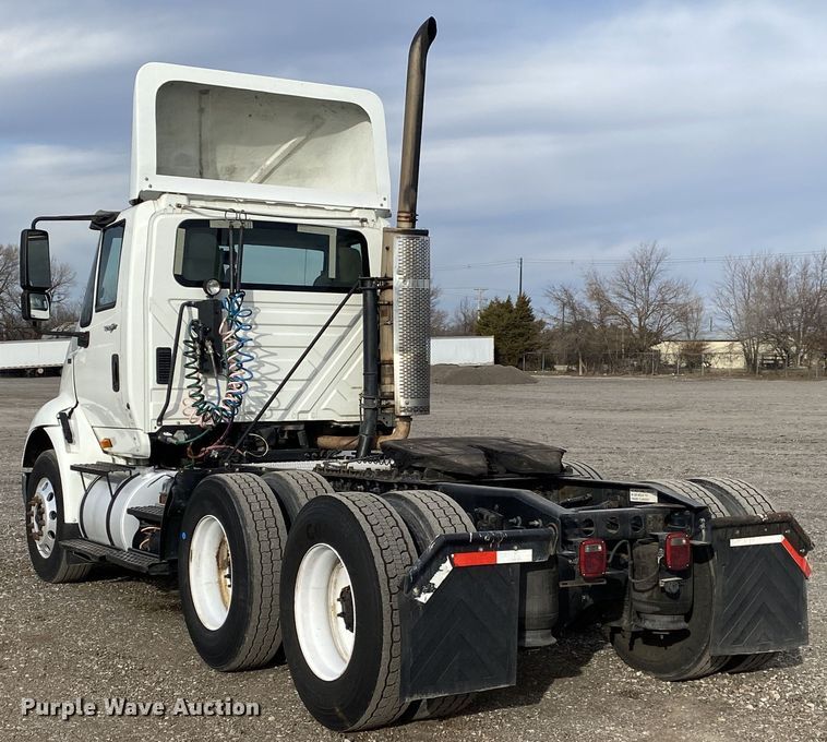 image for item JW9222 2013 International 8600  semi truck