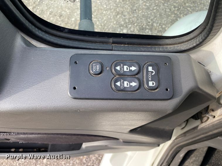 image for item JW9222 2013 International 8600  semi truck