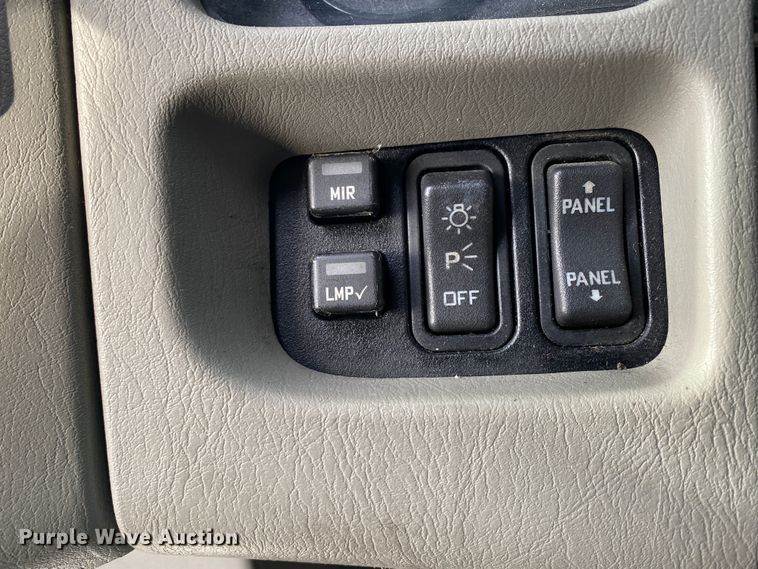 image for item JW9222 2013 International 8600  semi truck