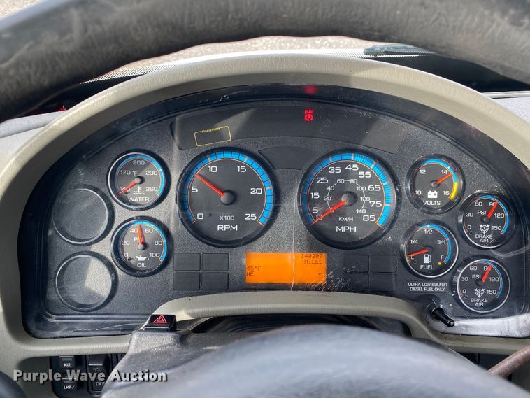 image for item JW9222 2013 International 8600  semi truck