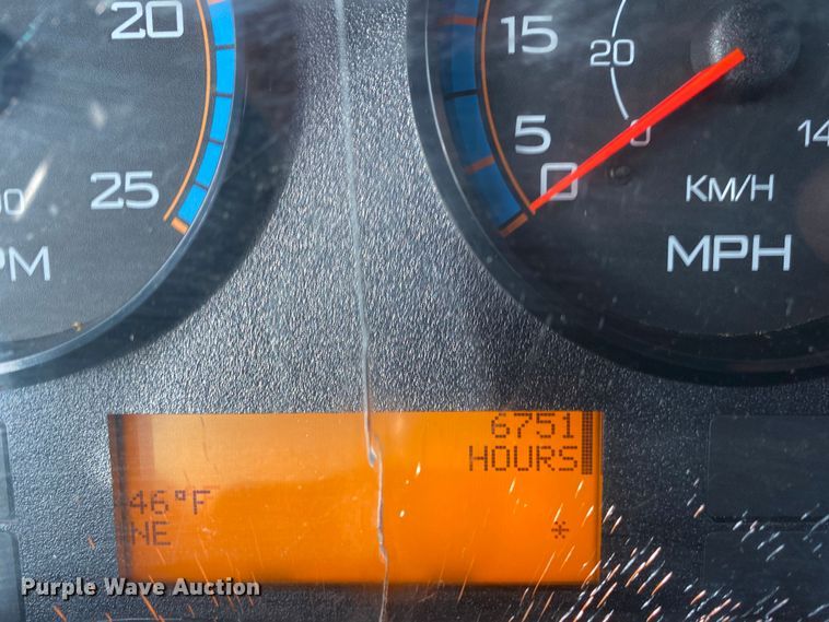 image for item JW9222 2013 International 8600  semi truck