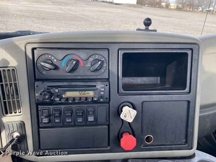 image for item JW9222 2013 International 8600  semi truck