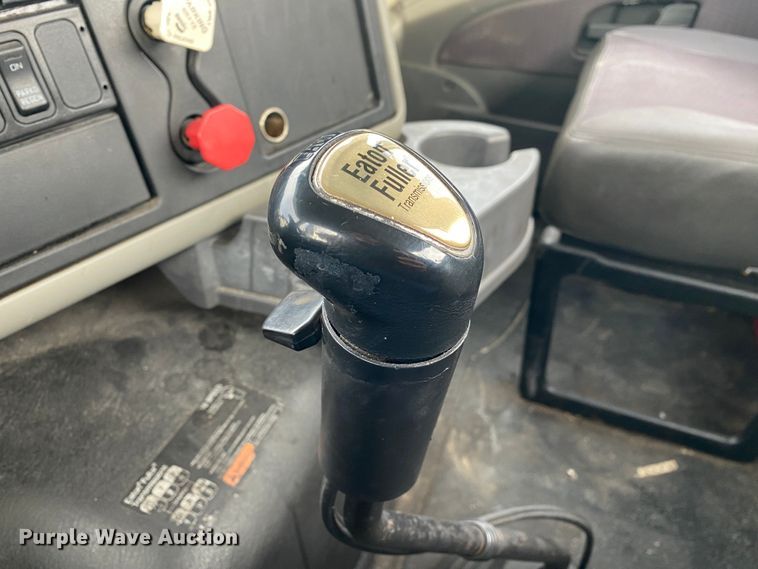 image for item JW9222 2013 International 8600  semi truck