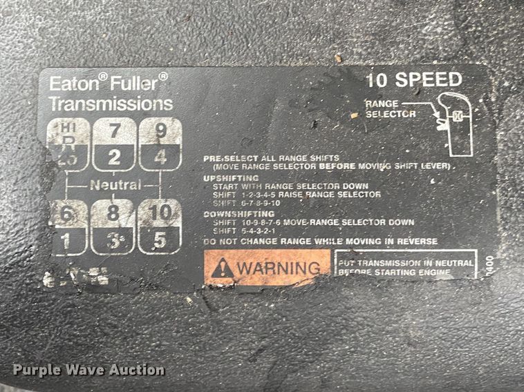 image for item JW9222 2013 International 8600  semi truck