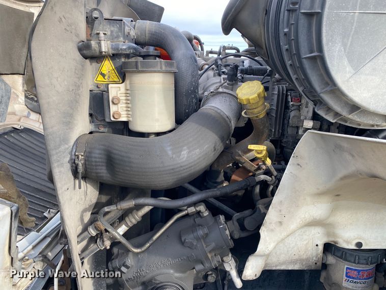 image for item JW9222 2013 International 8600  semi truck