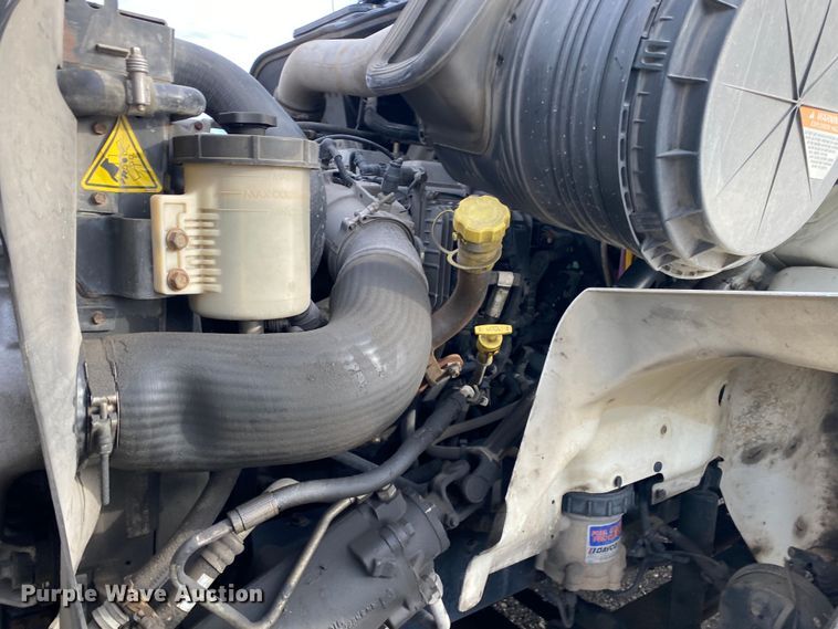 image for item JW9222 2013 International 8600  semi truck